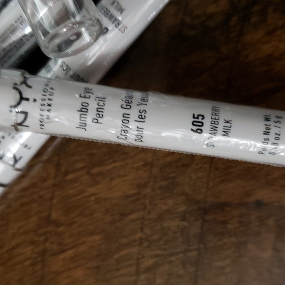 3/$15 🥰 NYX JUMBO EYE PENCIL 💕 - Picture 2 of 4